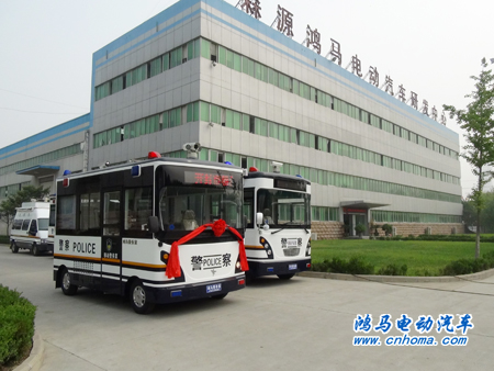 河南開封鴻馬移動警務(wù)室發(fā)車——牢筑巡邏防控墻 平安汴梁百姓家